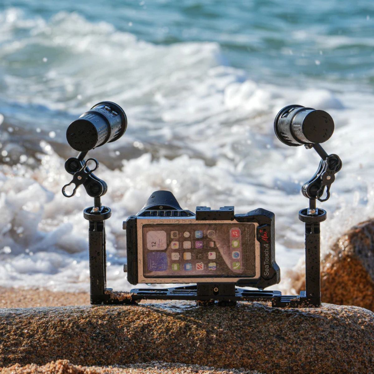 Equipado con LED COB de grado cinematográfico de 18 mm, el SL50 es una luz profesional para vídeo submarino. 5000 lúmenes para gran angular de 120 grados.