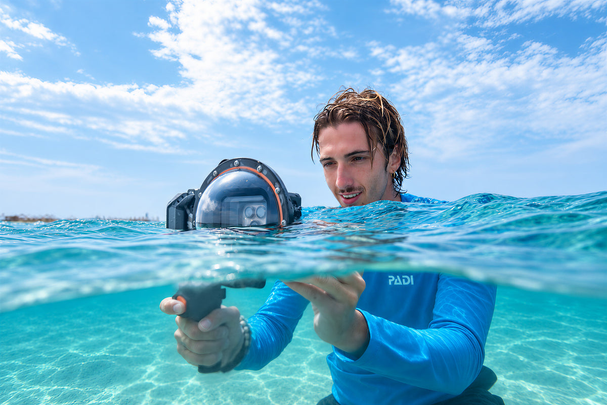 Correa de mano exterior reforzado, sujeción segura en oleaje y corrientes.